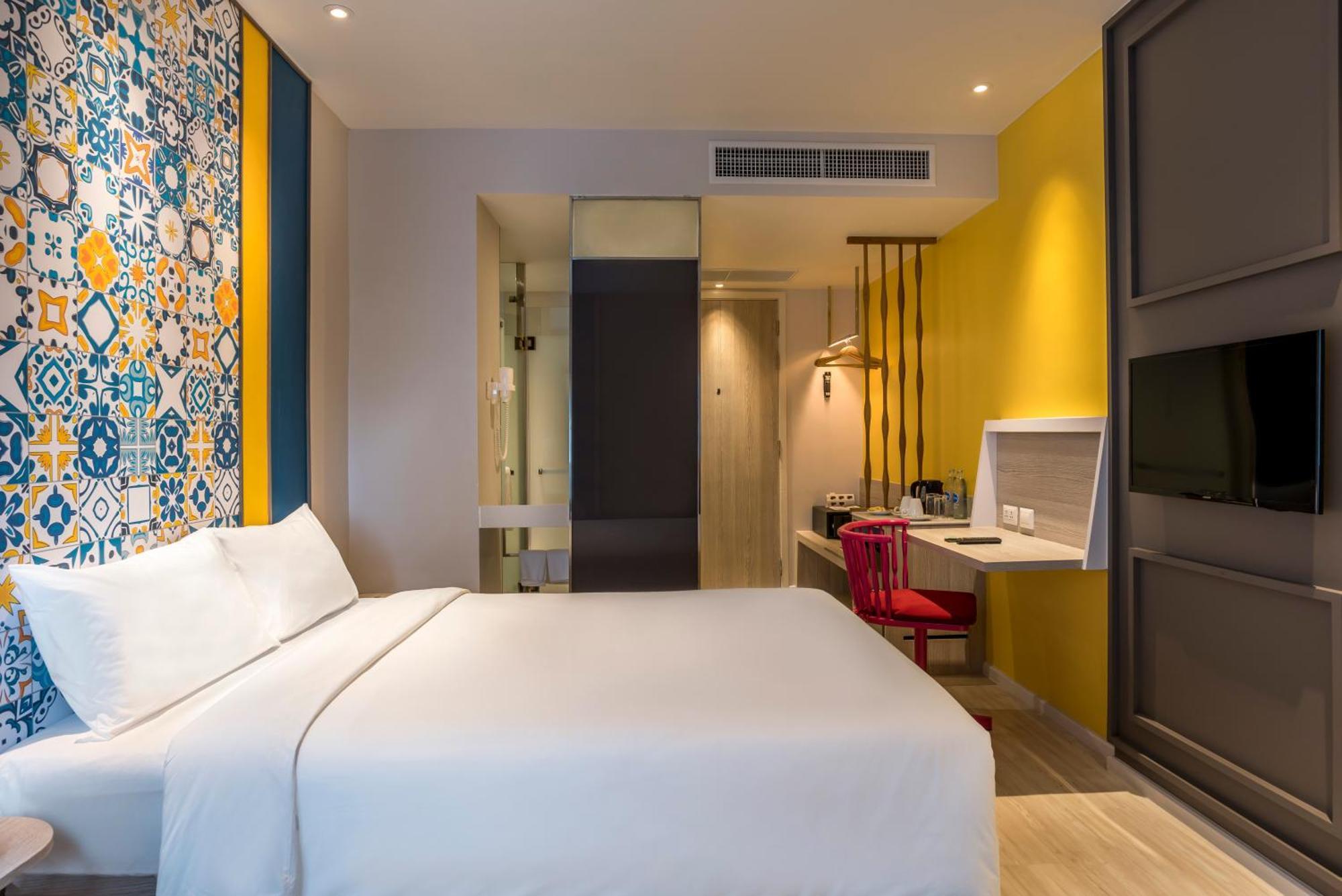 Ibis Styles Phuket City Hotel Exterior photo